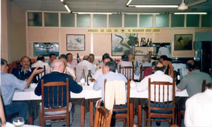 23 - En el restaurante Oasis - 2002